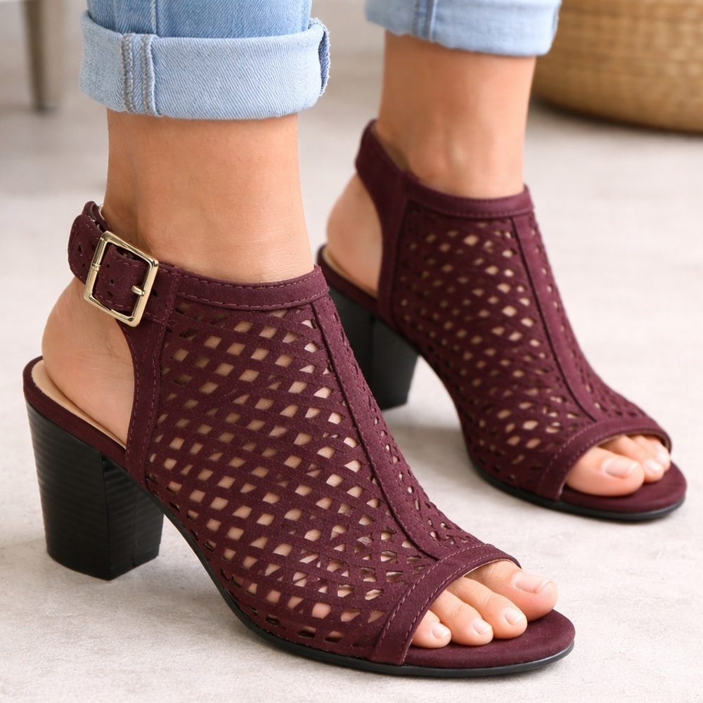 Liz Claiborne Gemma Sandals Size 7 Burgundy Laser Cut Block Heel